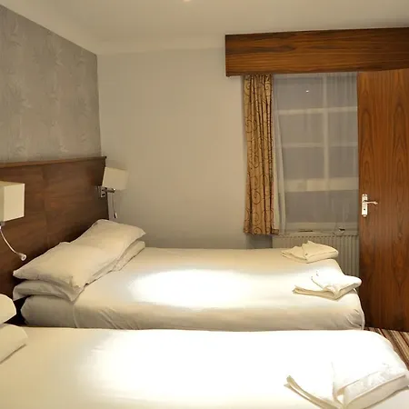 Lih Hotel 2*