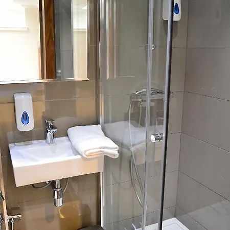 Lih Hotel 2*