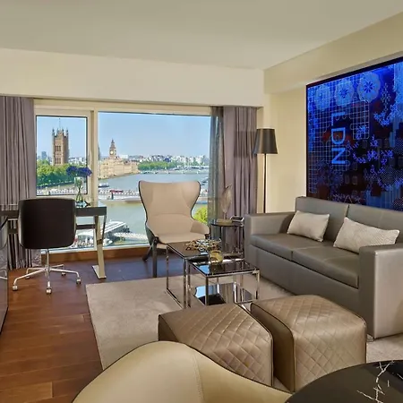 Apart-hotel Plaza On The River 5*