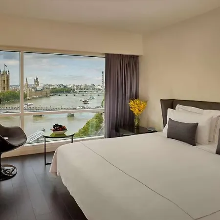 Plaza On The River Apart-hotel