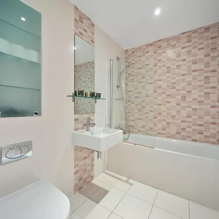 2 Bed Executive Near Camden Market Free Wifi Apartment *