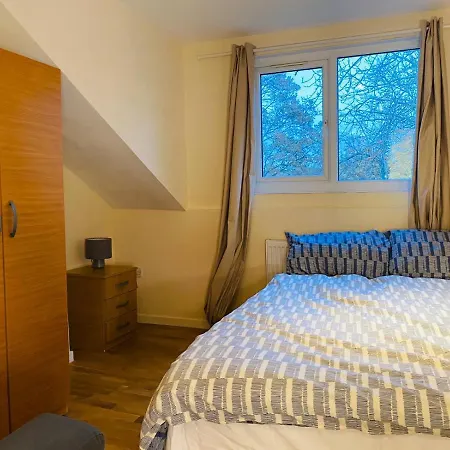 77 B Brailsford Road, Brixton, Sw2 2tb London