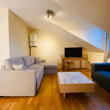 77 B Brailsford Road, Brixton, Sw2 2tb *