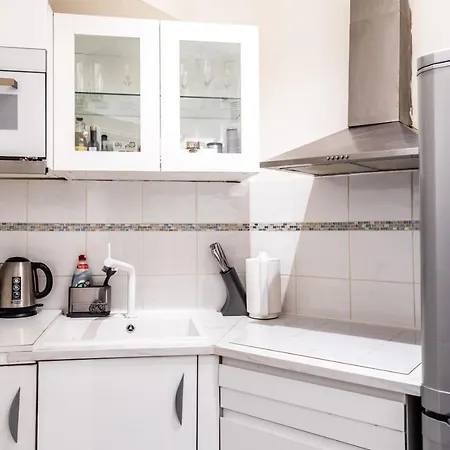 Flat 25 Dudley Court Apartment *