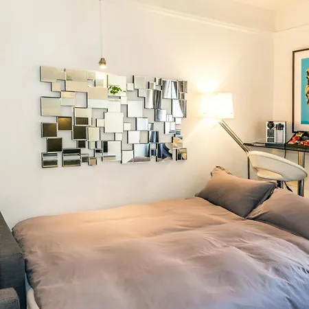 Flat 25 Dudley Court * London