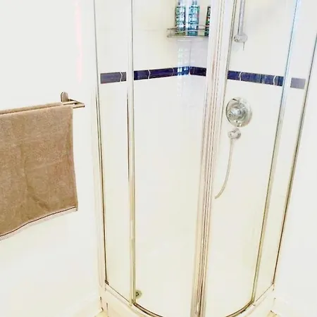 Stylish Modern Studio, Mock Georgian House, Heart Of Trendy Hackney & Homestay