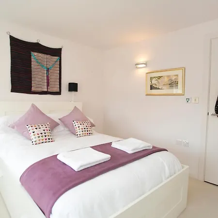 Apartment Veeve - Modern Edwardian