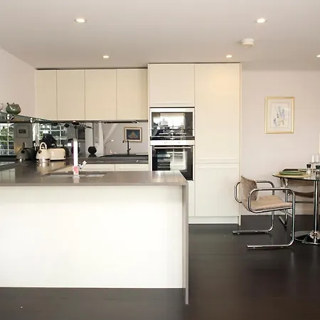 Veeve - Modern Edwardian Apartment