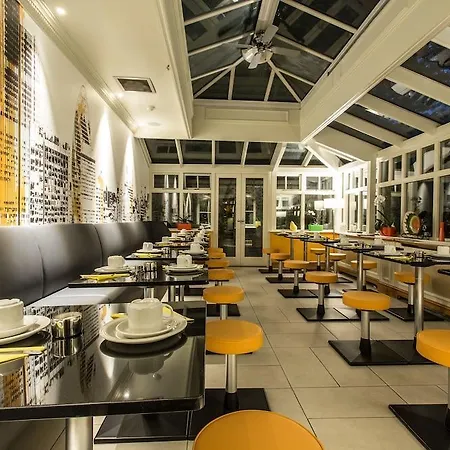 Henley House 4*