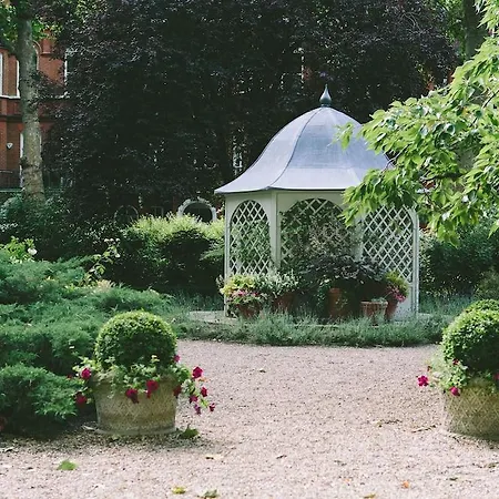 Henley House 4*