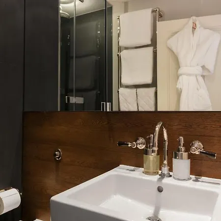 Stylish Mayfair Penthouse Next To Hyde Park London
