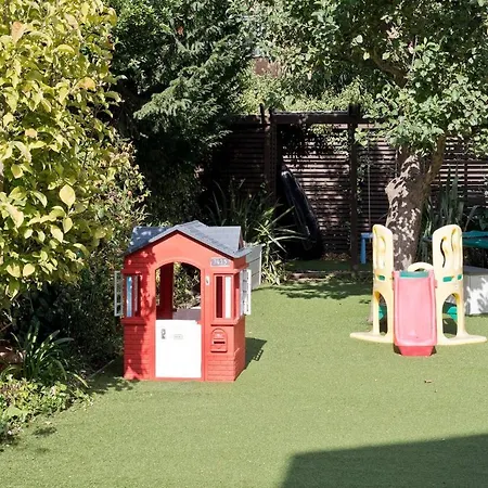 Holiday home Bright & Spacious 5 Bed House In Charming Putney