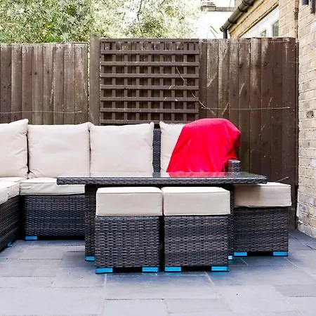 Bright & Spacious 5 Bed House In Charming Putney Holiday home *