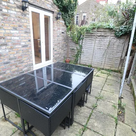 3bd Garden By Westfield Apartment London