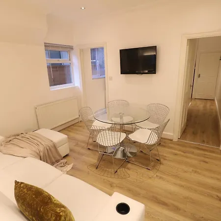 3bd Garden By Westfield Apartment