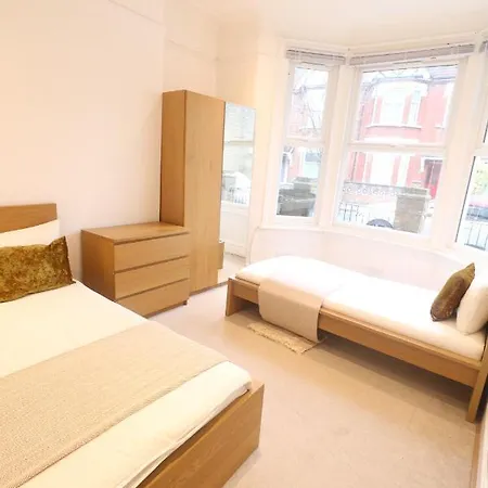 3bd Garden By Westfield London