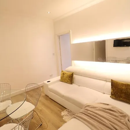 3bd Garden By Westfield Apartment London