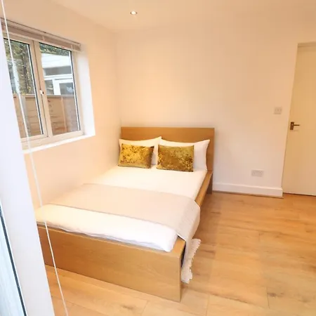 3bd Garden By Westfield