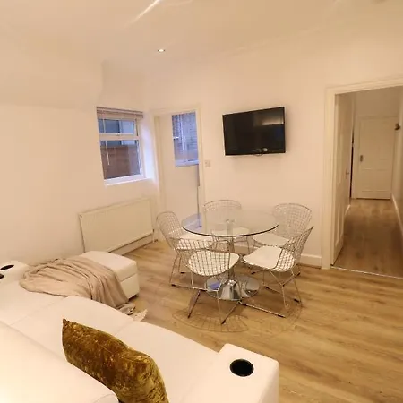 3bd Garden By Westfield Apartment