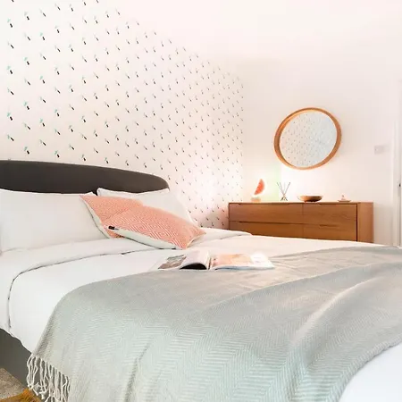 The Kensington Grove - Stylish 2bdr Flat With Private Patio *