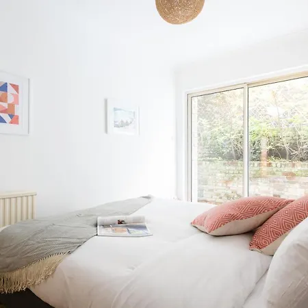 Apartment The Kensington Grove - Stylish 2bdr Flat With Private Patio