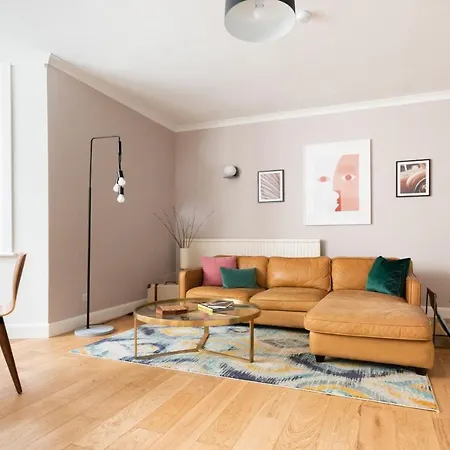 The Kensington Grove - Stylish 2bdr Flat With Private Patio Apartment *