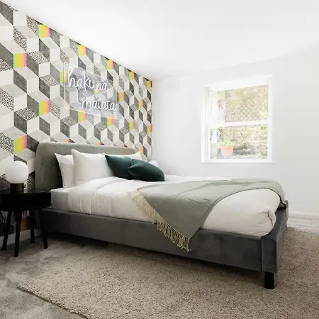 The Kensington Grove - Stylish 2bdr Flat With Private Patio London