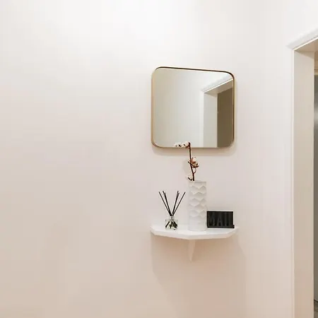 The Kensington Grove - Stylish 2bdr Flat With Private Patio London