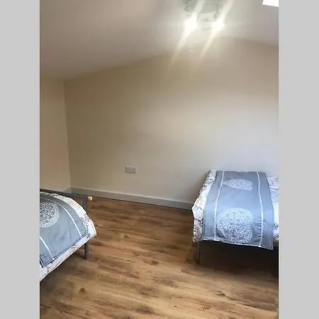 Apartment Palaz 1 - 2 Bedroom Garden Flat *