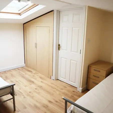 Apartment Palaz 1 - 2 Bedroom Garden Flat