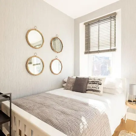 Lovely Flat In West Kilburn By Queen's Park London