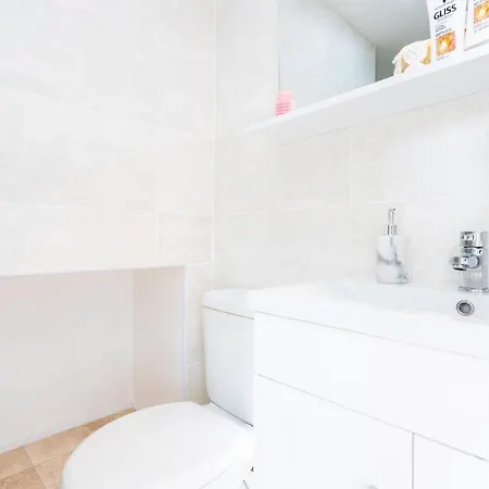 Lovely Flat In West Kilburn By Queen's Park Apartment London