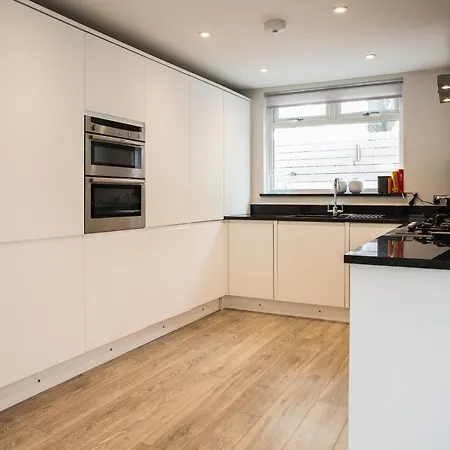 Magnificent House For 6 In Fulham With Back Garden * London