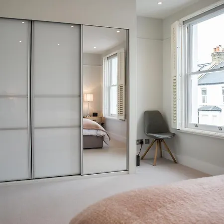 Holiday home Magnificent House For 6 In Fulham With Back Garden