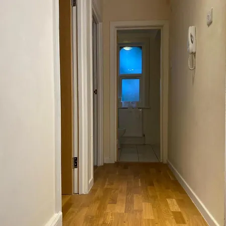 77 B Brailsford Road, Brixton, Sw2 2tb London