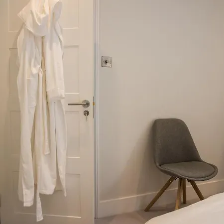 Magnificent House For 6 In Fulham With Back Garden Holiday home London