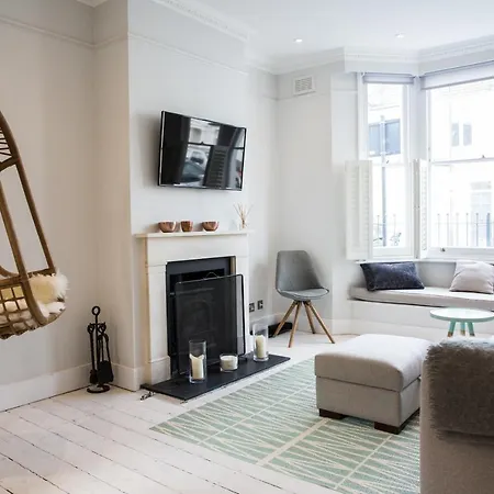 Magnificent House For 6 In Fulham With Back Garden Holiday home *