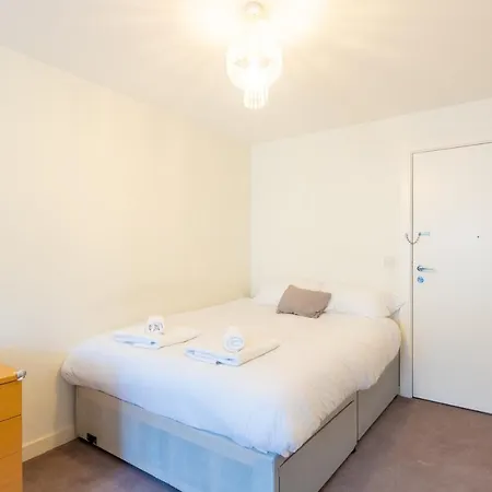 Amazing Modern 2 Bedroom Flat In Greenwich For 4 People Apartment London