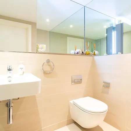 Apartment Amazing Modern 2 Bedroom Flat In Greenwich For 4 People