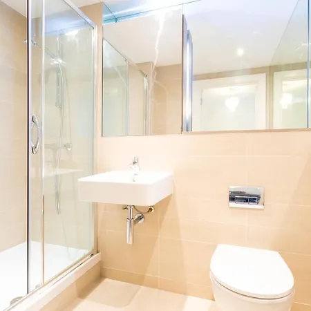 Amazing Modern 2 Bedroom Flat In Greenwich For 4 People Apartment London