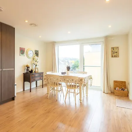Amazing Modern 2 Bedroom Flat In Greenwich For 4 People * London