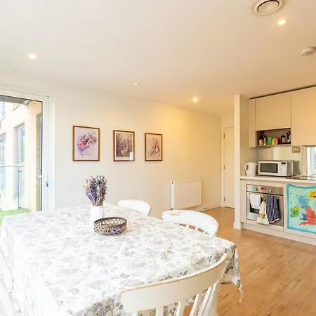 Amazing Modern 2 Bedroom Flat In Greenwich For 4 People Apartment