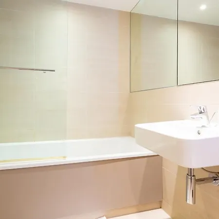 Amazing Modern 2 Bedroom Flat In Greenwich For 4 People Apartment