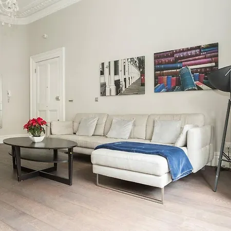 Modern 1br Period In Kensington London