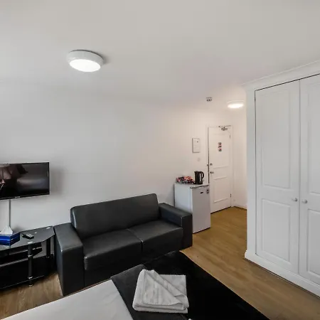 Hostel Hyde Park Gate London