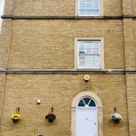 Mock Georgian, Modern Hackney Delight
