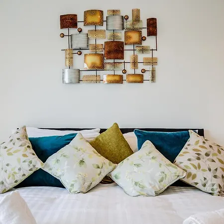 Concord Kew Heathrow London Apartment *