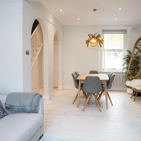 Holiday home Magnificent House For 6 In Fulham With Back Garden *
