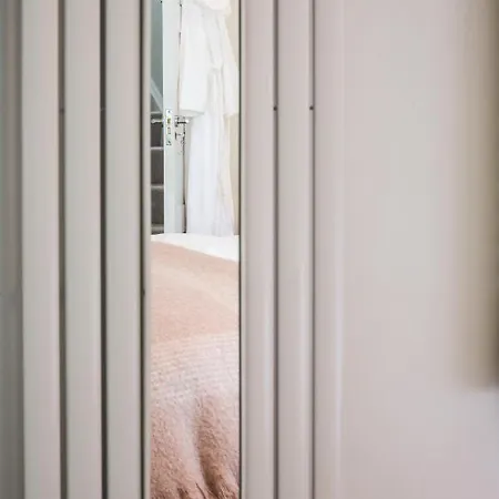 Magnificent House For 6 In Fulham With Back Garden Holiday home
