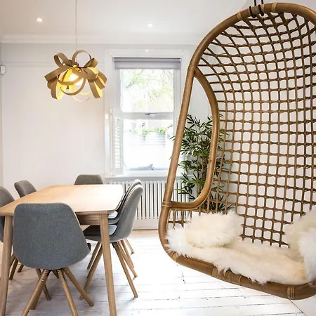 Magnificent House For 6 In Fulham With Back Garden London